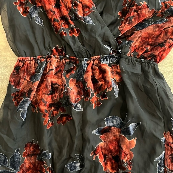 As U Wish Black Floral Velvet Sheer Longsleeve Romper Size L - Picture 6 of 10